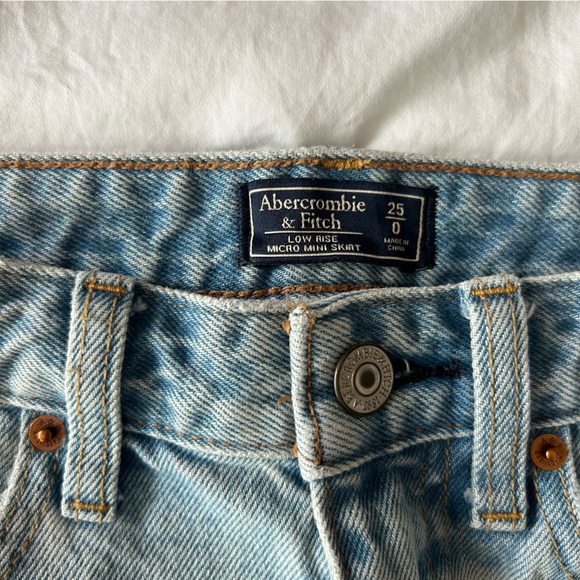 Abercrombie & Fitch | Low-rise Micro Mini Jean Skirt - Picture 2 of 3